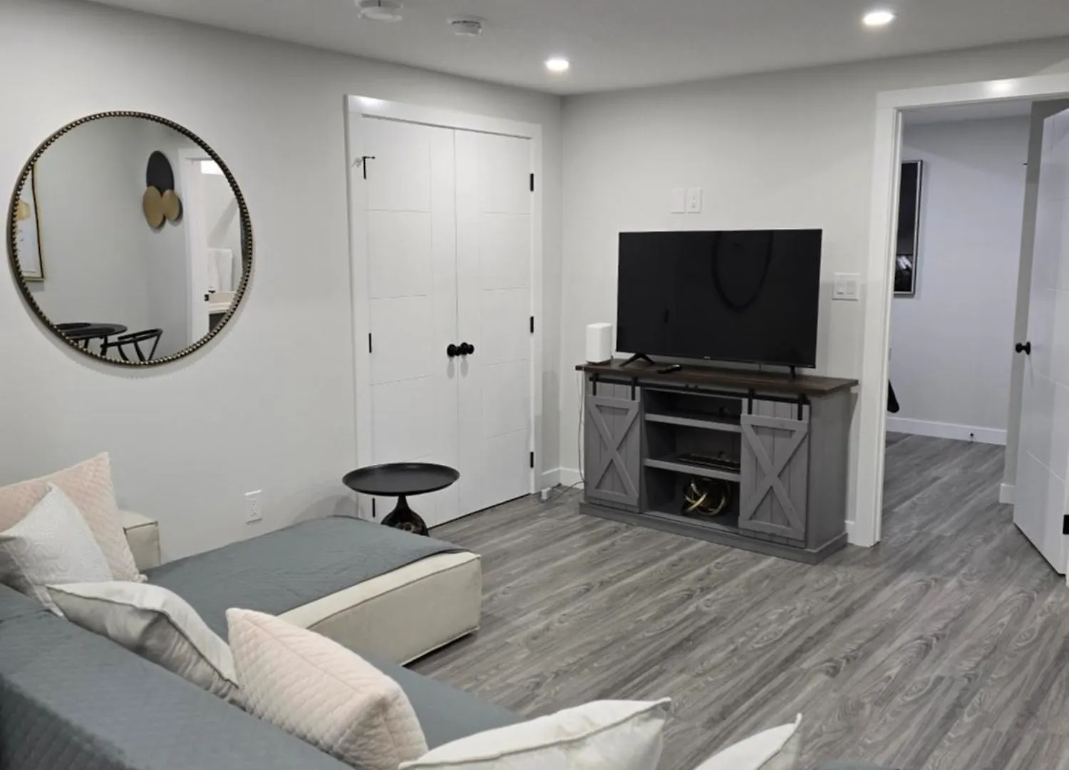 Dee\'S Cozy Lower Suite- 2 Rooms contacts